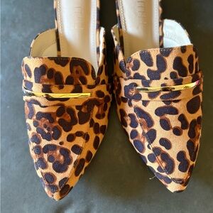 Musshoe leopard mules